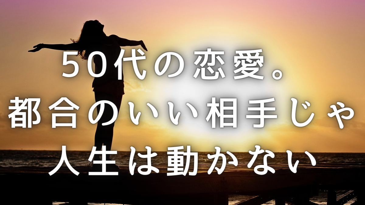 雲間から差し込む光（薄明光線）が海を照らす様子。暗闇から新しい可能性が見えてくる、再生と希望を象徴するイメージ。